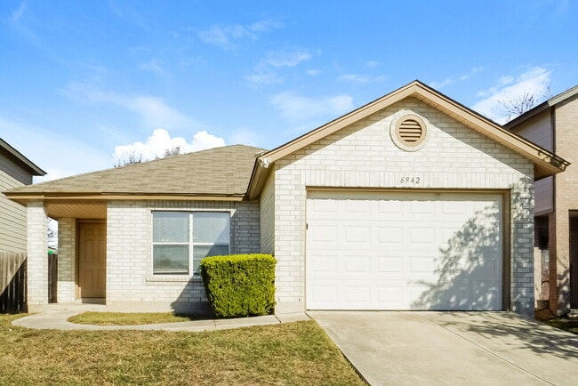 Building Photo - 6942 Saharastone Dr