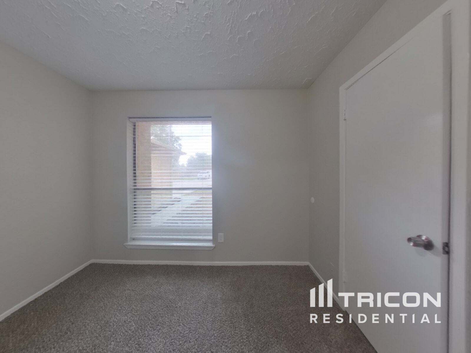 Building Photo - 2802 N Spring Dr