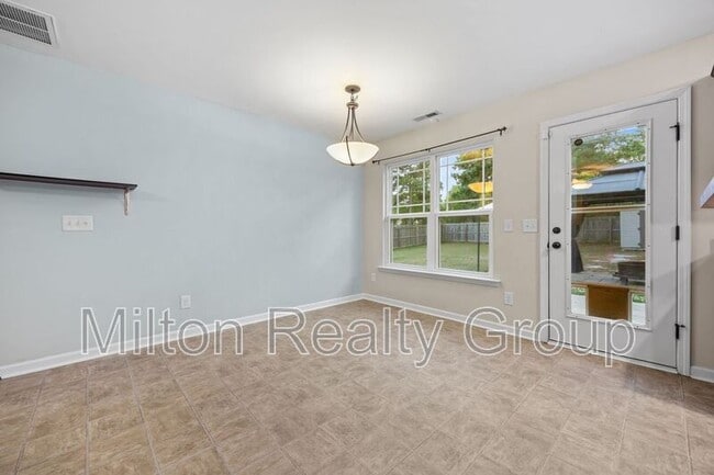 Building Photo - 111 Angel Oak Dr