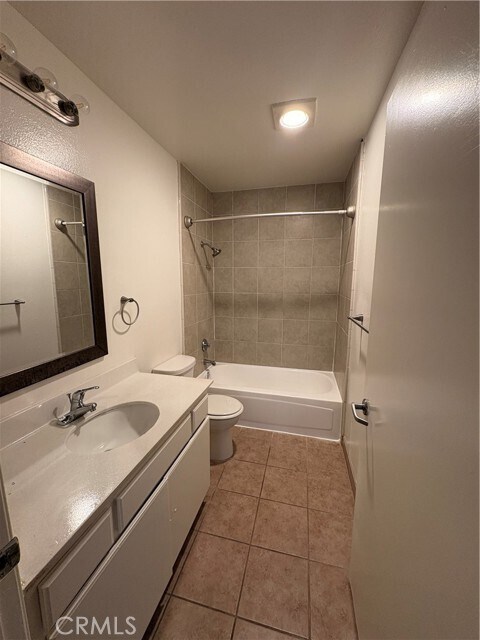 Building Photo - 5060 Kester Ave