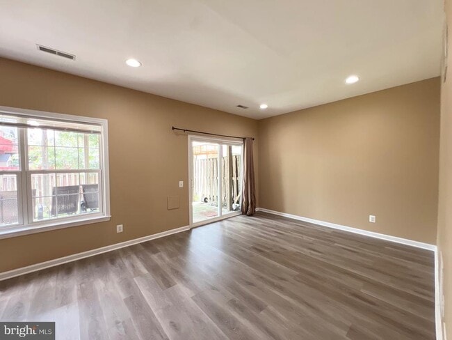 Building Photo - 22464 Maison Carree Square