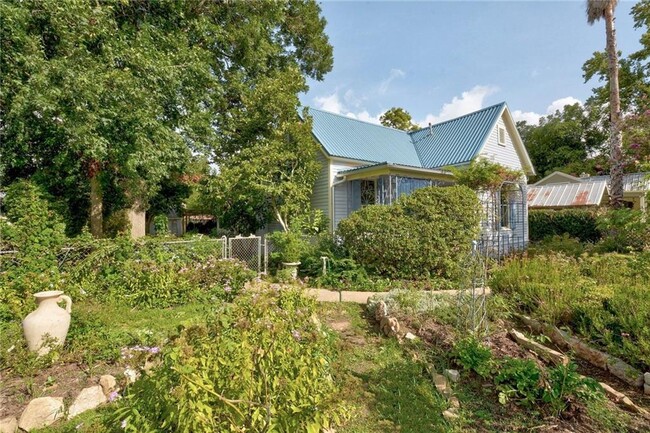 Building Photo - 101 Short St