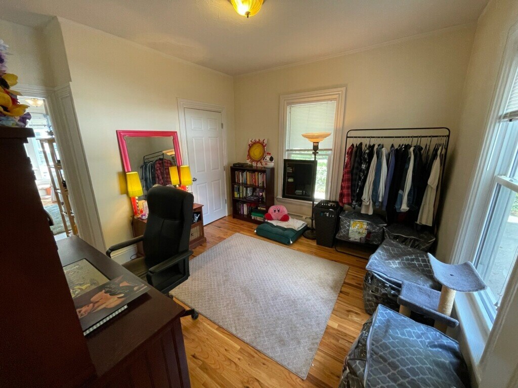 Building Photo - 13 Capron St