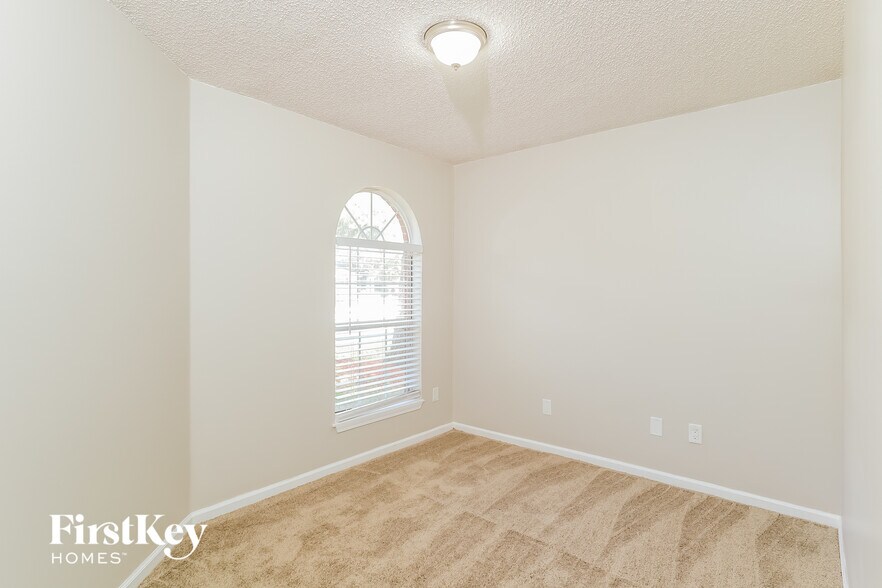 Building Photo - 3021 Caroline Crest Dr E