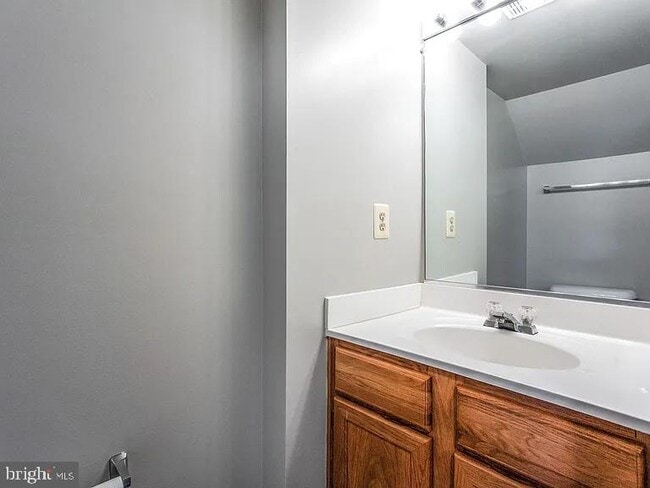 Building Photo - 101 Quiet Waters Pl