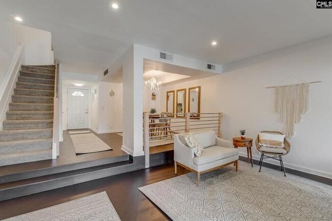 Building Photo - 8 Royalgate Dr