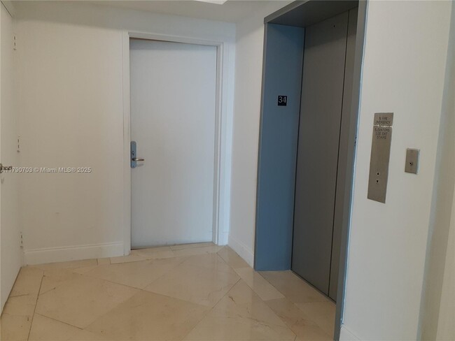 Building Photo - 1331 Brickell Bay Dr