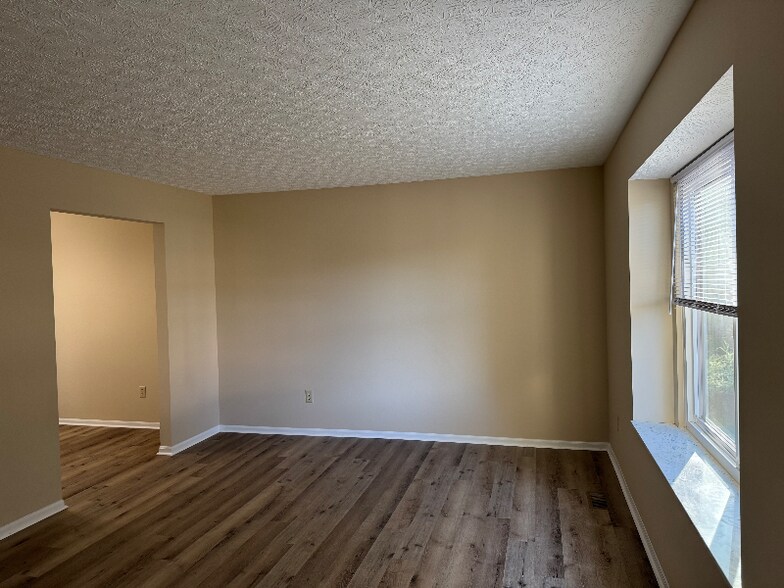 Building Photo - 7726 Farmsbury Dr