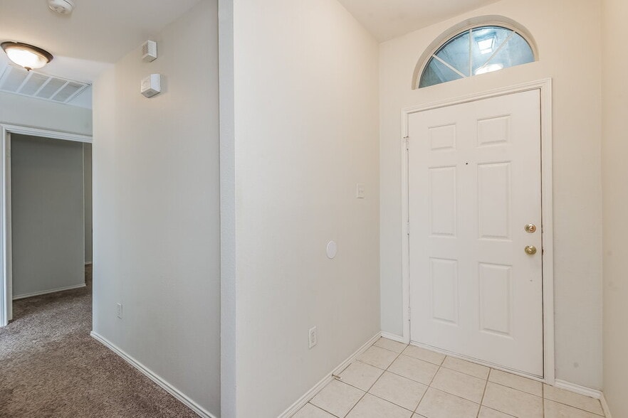 Building Photo - 1101 Marcia Ln