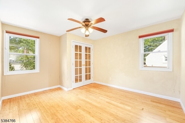 Building Photo - 425 Brook Ct