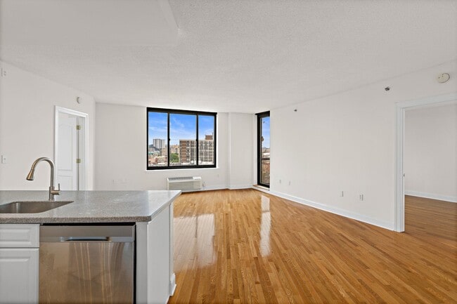 Building Photo - 415 Newark St.