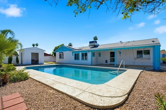 Building Photo - 656 W Pecos Ave