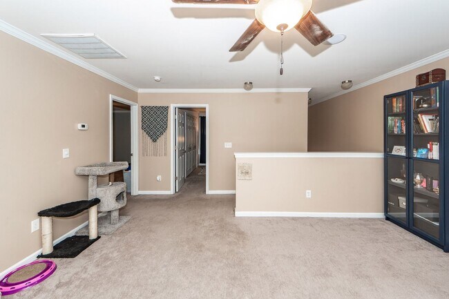 Building Photo - 3 Bedroom 2.5 Bath Single Family Home in S...