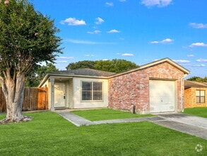 Building Photo - Cozy 2 Bedroom 2 Bath 1 Story Home