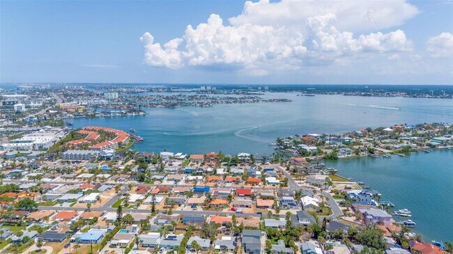 Building Photo - 301 41st Ave