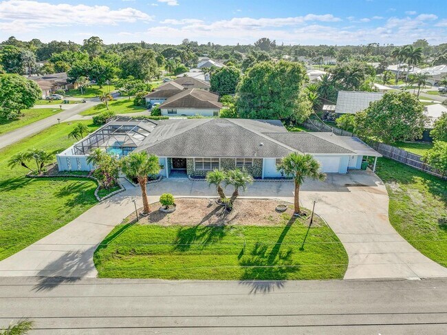 Building Photo - 154 SE Naranja Ave