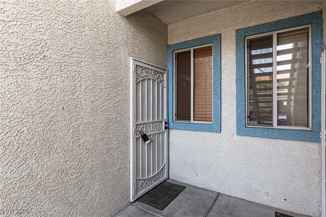Building Photo - 4960 Harrison Dr