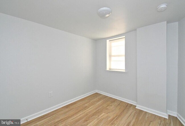 Building Photo - 5816 Knox St