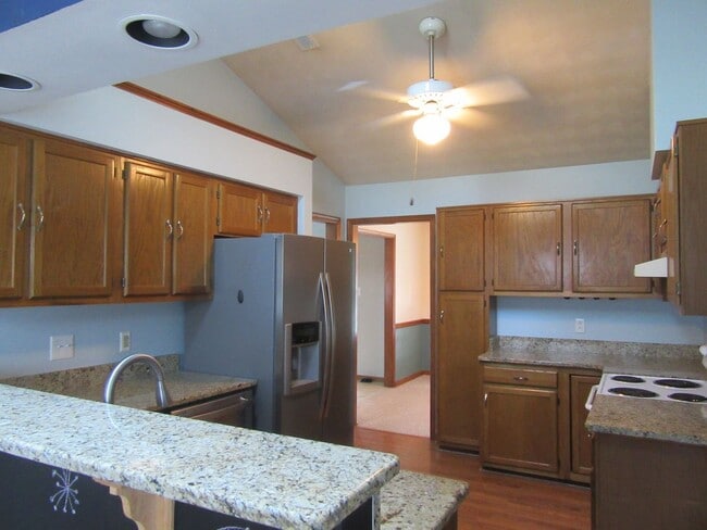 Building Photo - Deep Creek
