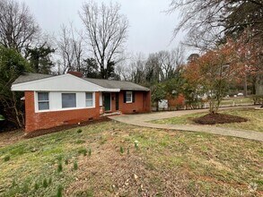 Building Photo - Charming 3 Bedroom Home Just Outside Uptown!