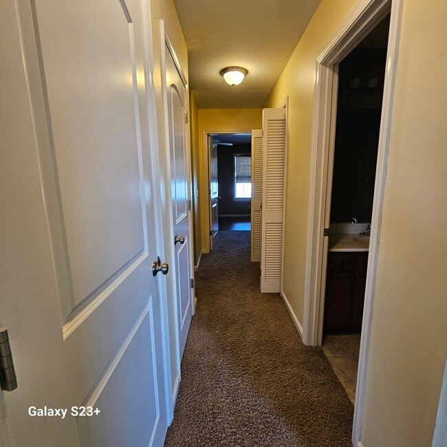 Building Photo - 3 Bd 2 Ba with Lake view!