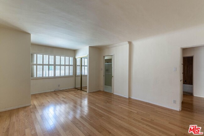 Building Photo - 352 S Wetherly Dr