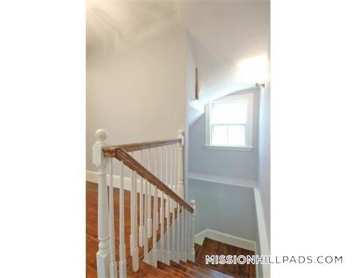 Building Photo - 19 Parker Hill Ave