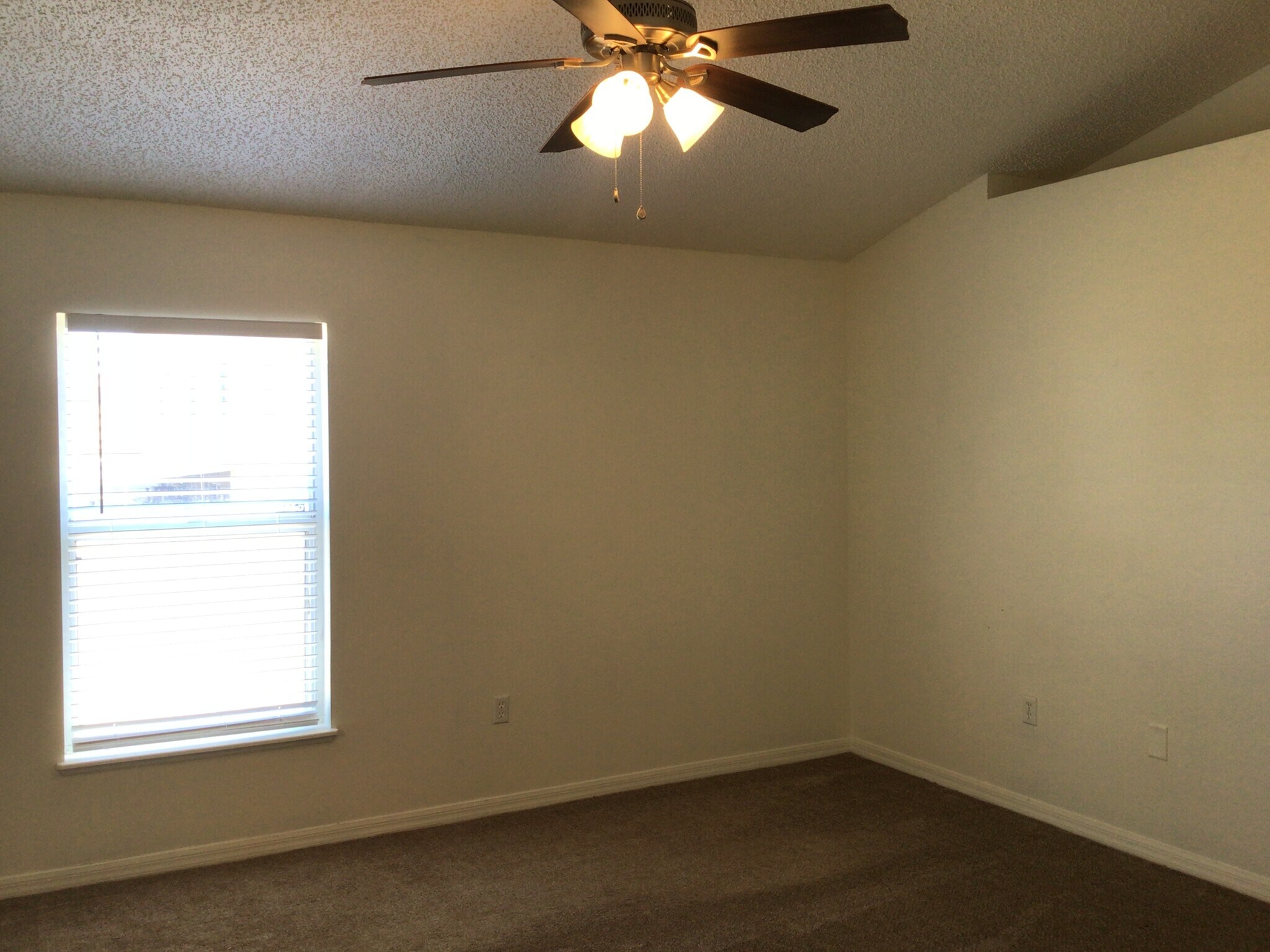 Building Photo - 16019 Horizon Ct