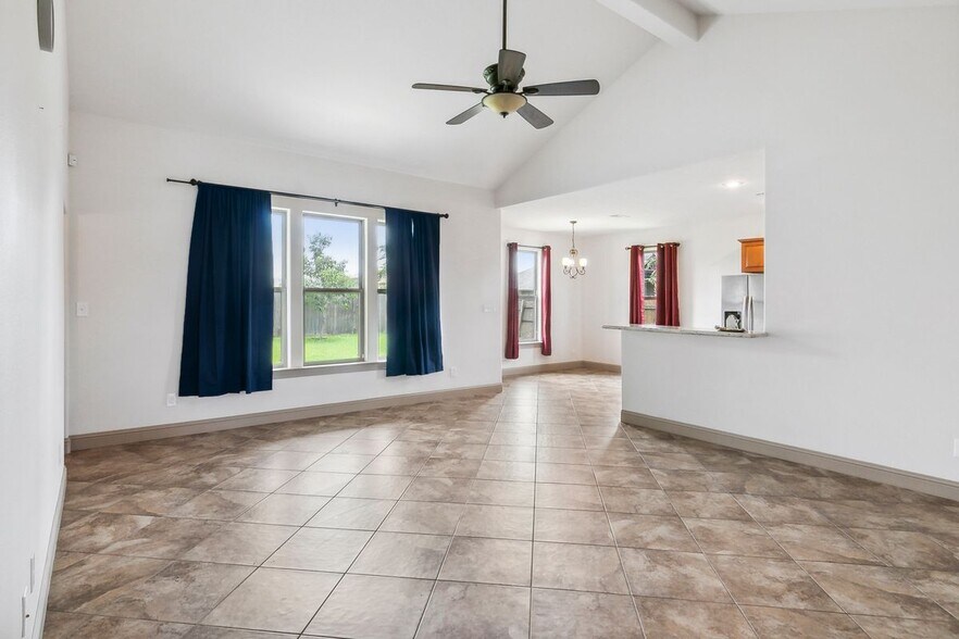 Building Photo - 6500 Llano Ln