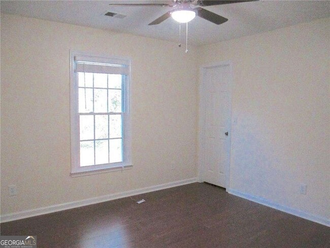 Building Photo - 3040 Oak Meadow Dr