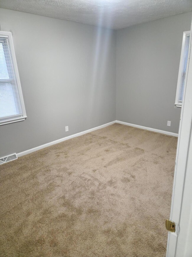 Building Photo - 3832 Walhampton Dr