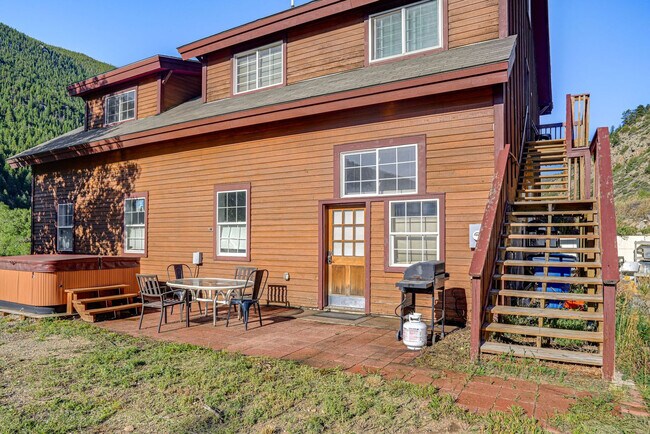 Building Photo - 2077 County Road 308-SI ID1623794P