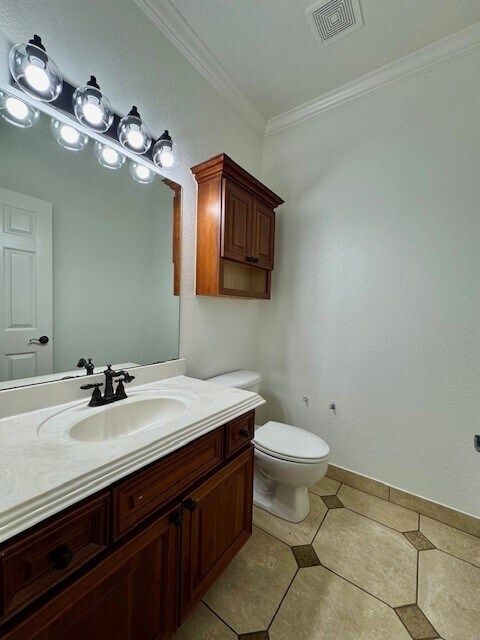 Building Photo - 601 Auburn St