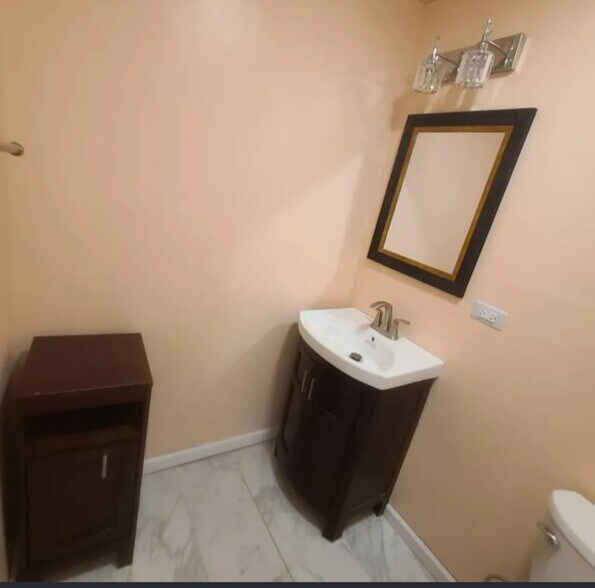 Building Photo - 15205 Valley Stream Dr