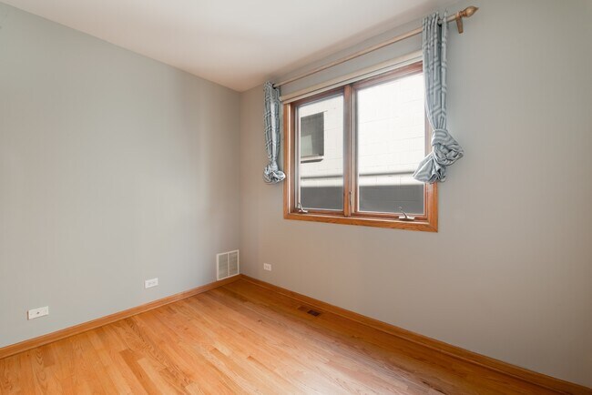 Building Photo - 1508 W Superior St