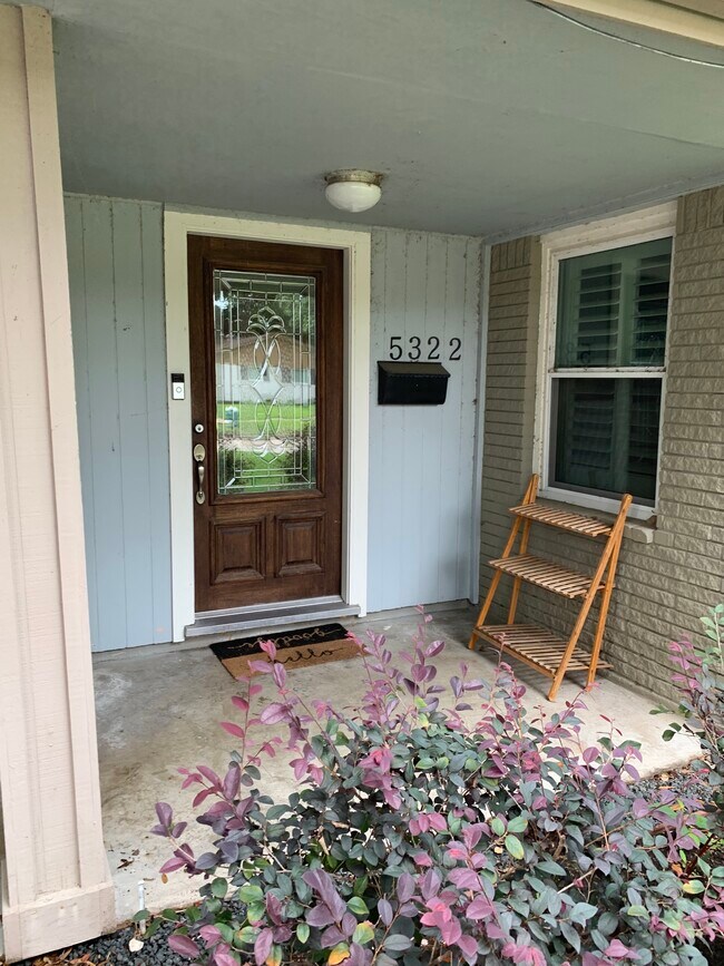 Building Photo - 5322 Saxon Dr