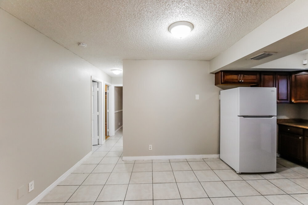 Building Photo - 425 SW 74th Ave