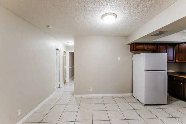 Building Photo - 425 SW 74th Ave