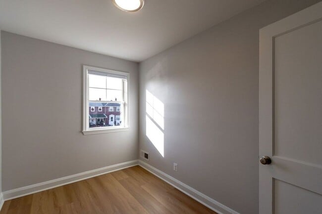 Building Photo - Renovated 3 Bed / 1.5 Bath in Essex | Parking Pad | Available 1/19/2026