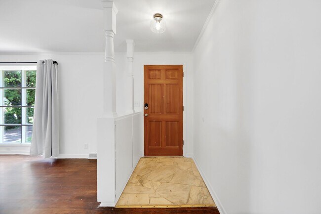 Building Photo - 3407 Batavia St