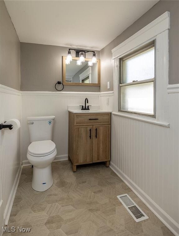 Building Photo - 353 S Maple St