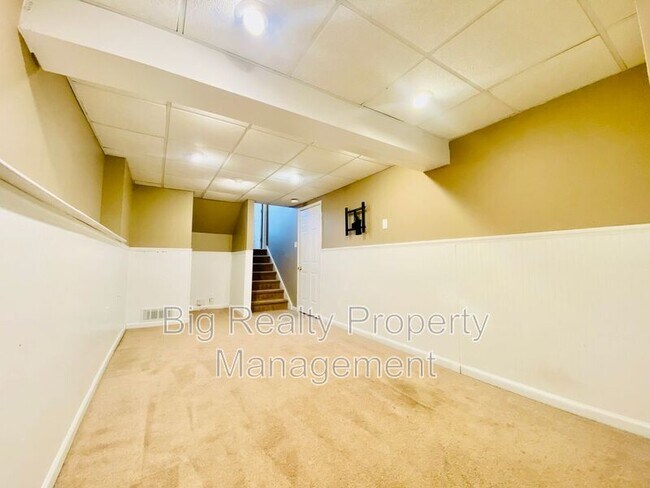 Building Photo - 475 Stoneglen St