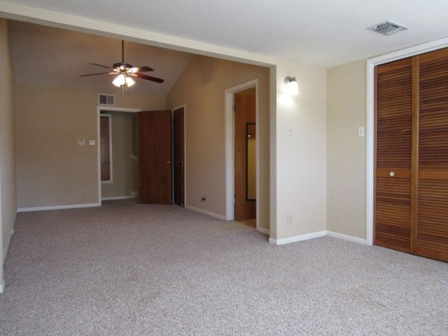Building Photo - 2725 Santa Fe Unit B - 2/Bed 2.5/Bath - $1300/month