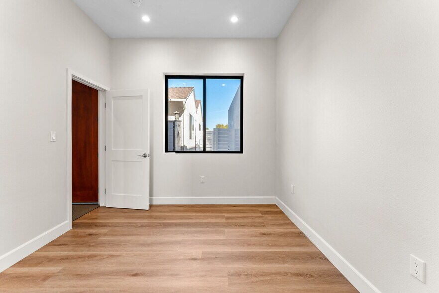 Building Photo - 2430 E 7th St