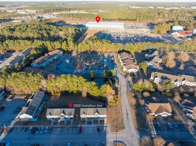 Building Photo - Move-In Ready Townhome Near Camp Lejeune