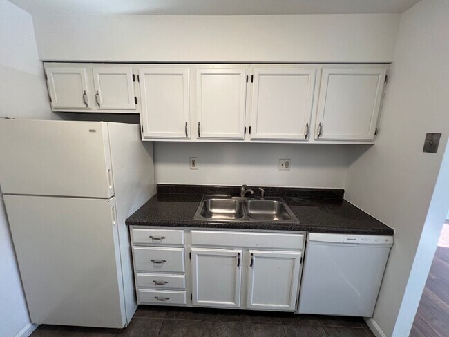 Building Photo - 4390 McPherson Ave