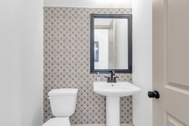 Building Photo - 4153 Shavano Dr