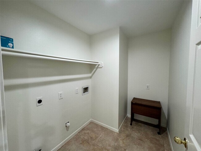 Building Photo - 1718 Berkoff Dr
