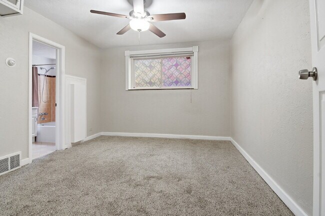 Building Photo - $1,245.95, 1 Beds - 1 Bath, Condo in Denver with Onsite Laundry!