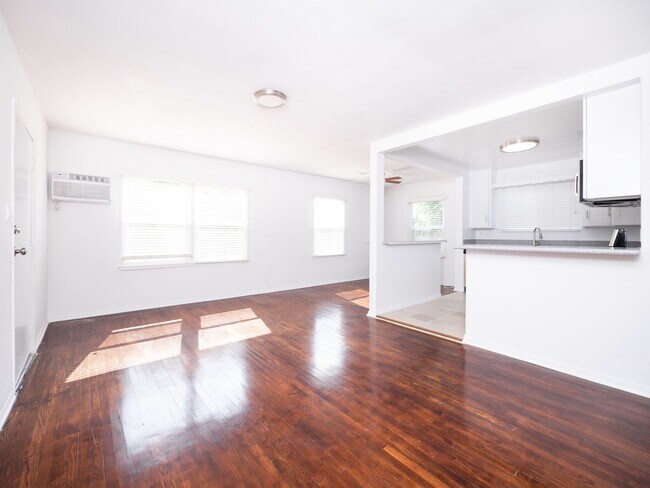 Interior Photo - 11355 Tiara St